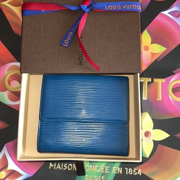 Authentic Louis Vuitton epi wallet unisex - Picture 4 of 15
